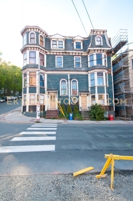Colorful house on the street of St Johns 15338